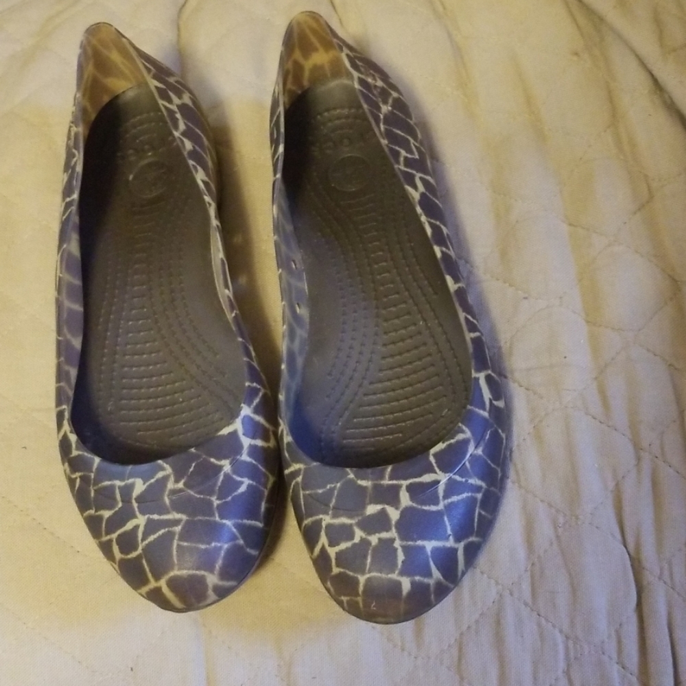 Shoes - Picture 2 of 3